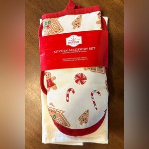 NWT Gingerbread Man Kitchen Set